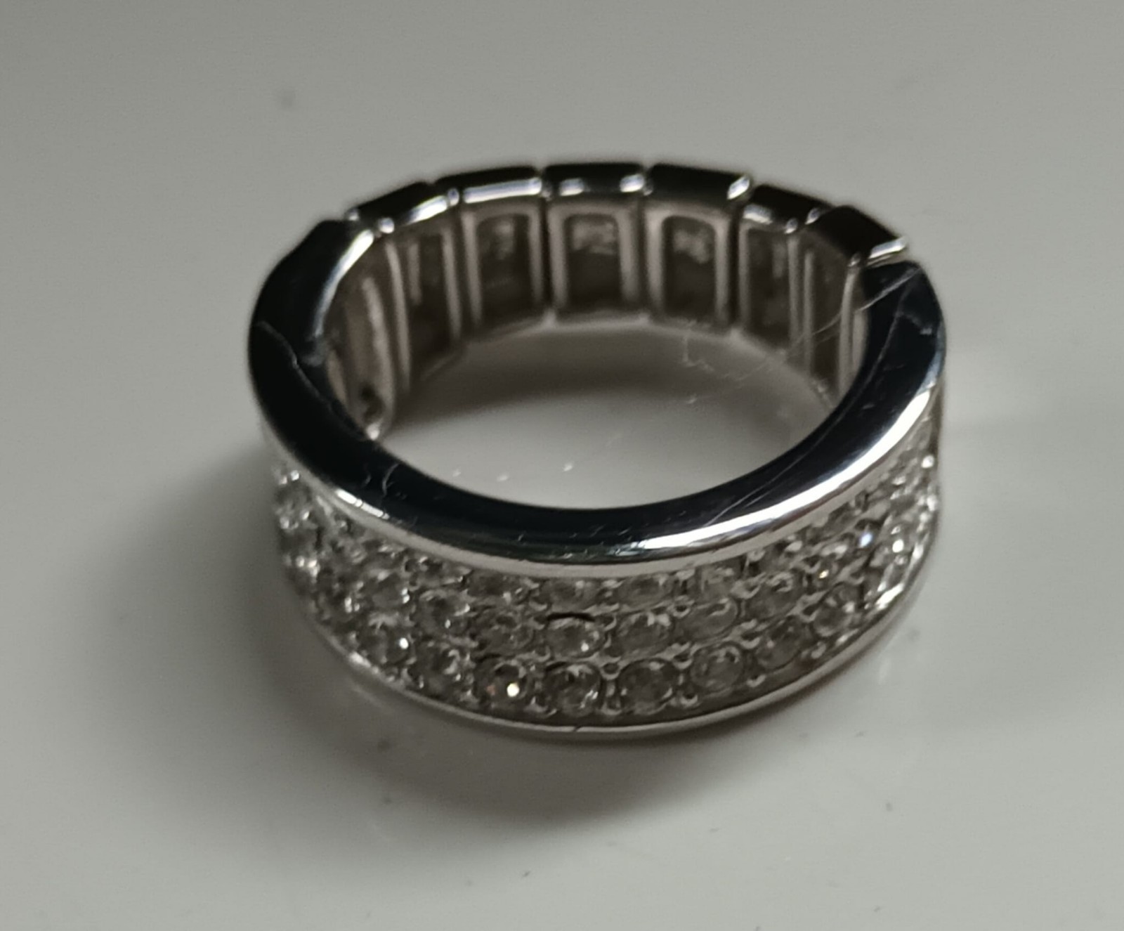 Anillo GUESS Tono Plata con Cristales Tamaño Ajustable Moda Joyería Idea de Regalo