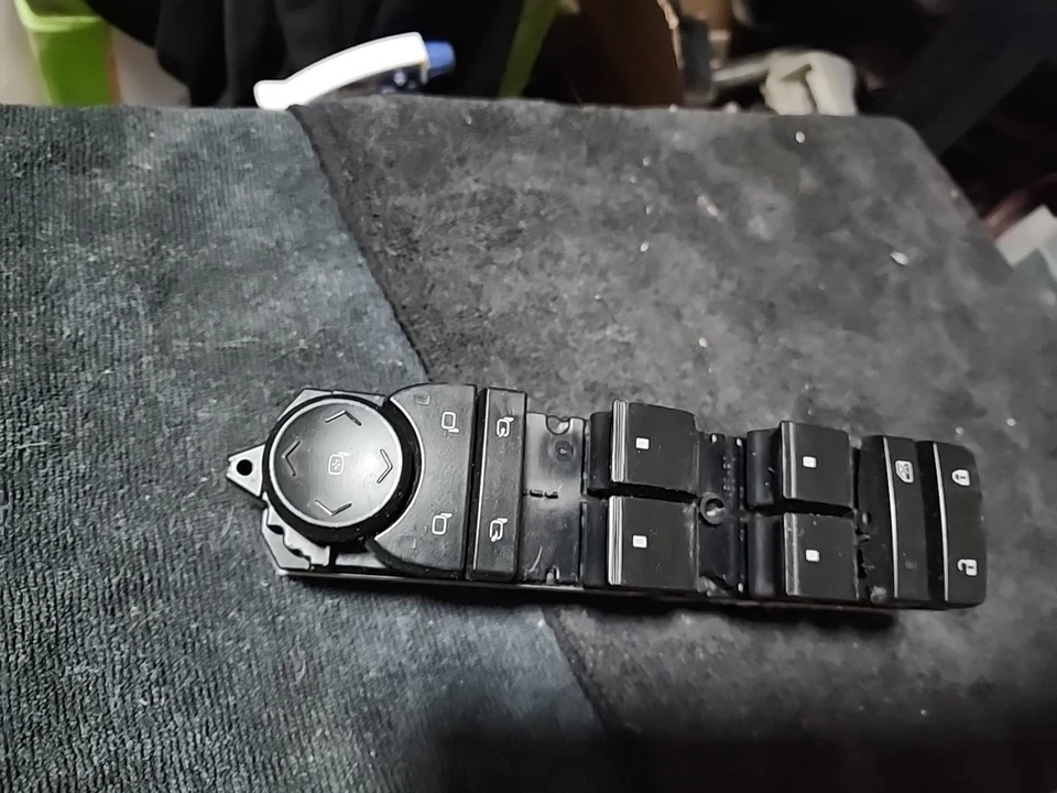 07-14 SIERRA SILVERADO TAHOE YUKON DRIVERS 车窗开关电源折叠 C3B17 — 第 2/4 张图片