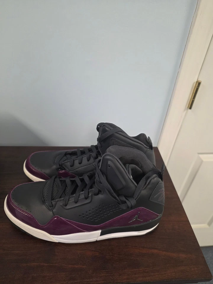 Nike Air Jordan SC-3 Antracita/Burdeos - Talla 12 M [629943-022] Nuevo Sin Caja Original Foto 3 de 4