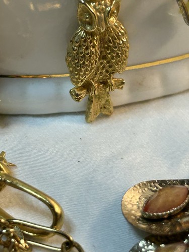 Vintage goldfarbenes Modeschmuck Konvolut: goldfarbene mystische Eule & Pfau - Bild 22 von 24