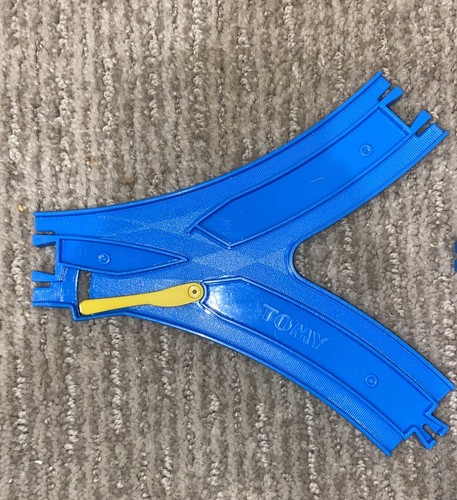 Takara Tomy Plarail R-12 Y-Turnout Track for Loop Layout (Left & Right) - Picture 2 of 3