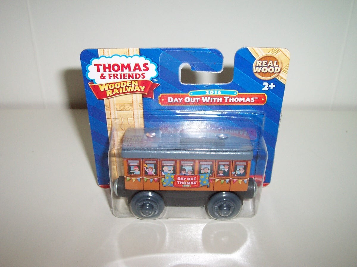 A Day Out With Thomas 2016 Passenger Car Wooden Train DFW83 New
