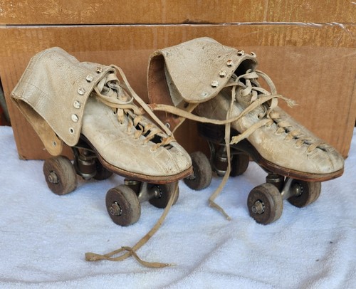 Vintage Chicago Roller Skates Size 4 1940s? White