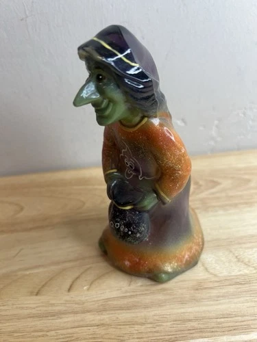 FENTON GLASS  FENTON EXCLUSIVE FIGURINE LE /100-R44-33