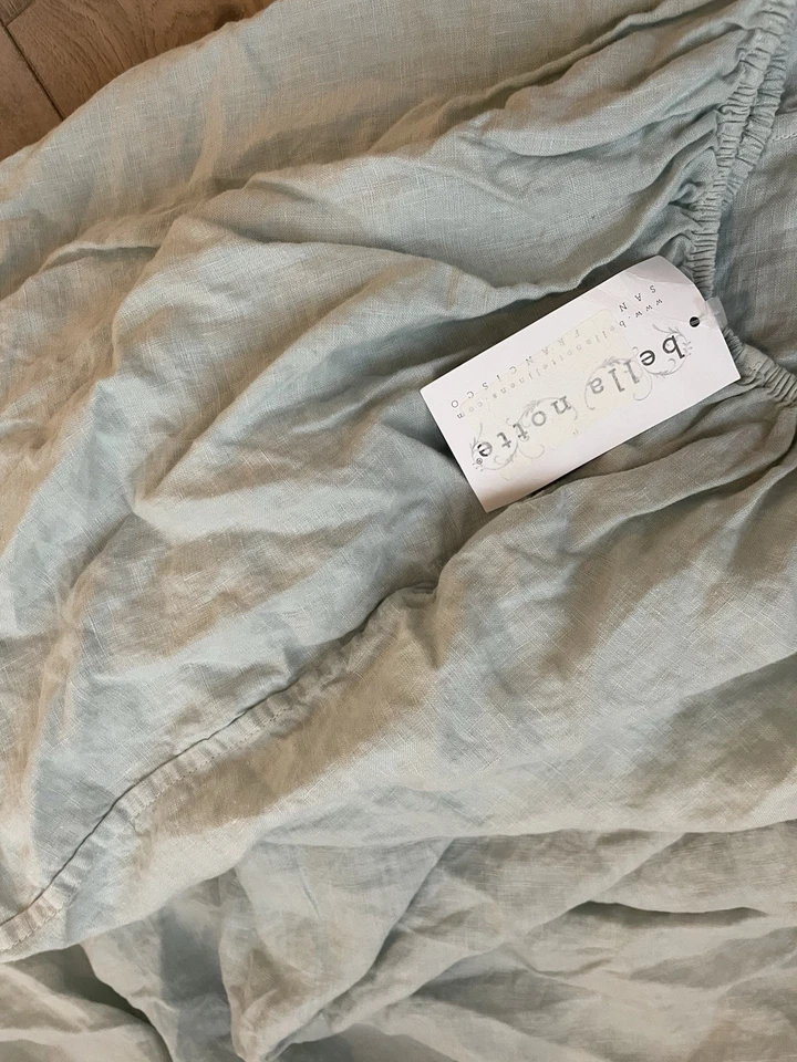 SUNDANCE LIVING Belle notte Lino Susurro Volantes Vidrio de Mar Reina Sábana Ajustable Foto 3 de 3