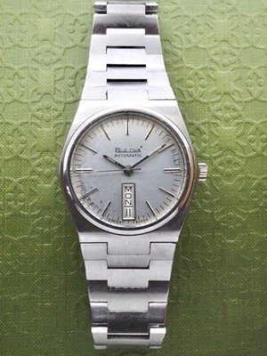 Rare Vintage 70's Bulova 25J Day-Date 35mm Watch With Integral Bracelet