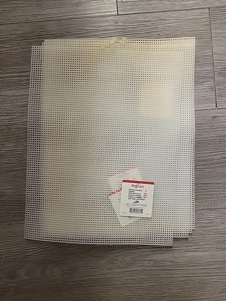 Uniek Quick Count Plastic Canvas 7 Mesh 4 Piece Rectangle 13.5 X 10.5 Inch - Image 2 of 3