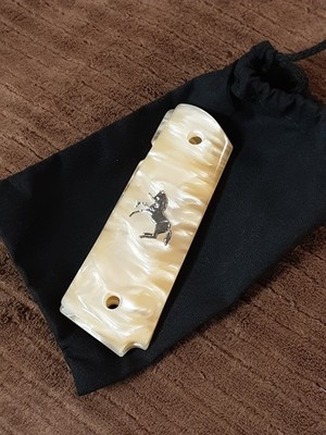 Eagle Grips ''Antique'' Colt pearl grip panels for standard 1911.