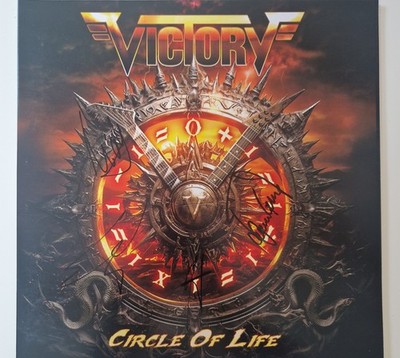 Victory / CIRCLE OF LIFE, BLACK VINYL -  Signiert 