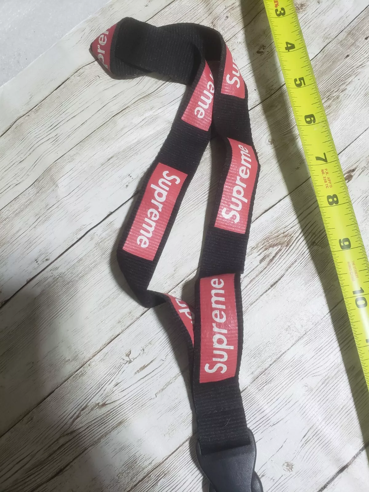 Cordon logo Supreme Box noir rouge