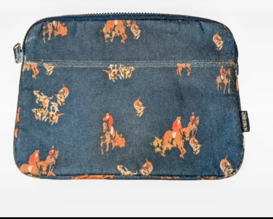 Herschel Apple iPad Tablet Case Bag Great condition  - Image 2 of 4