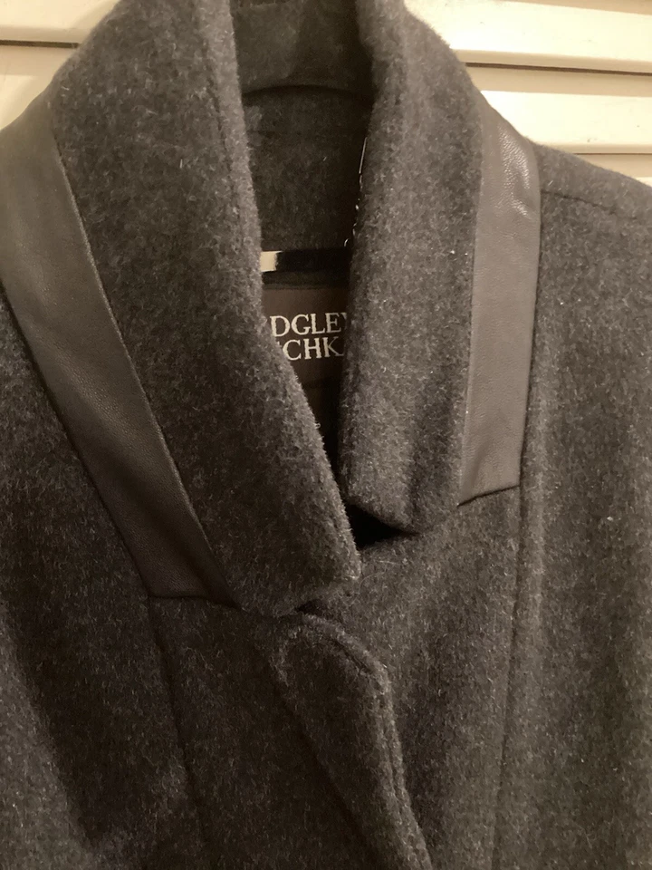 Casaco Badgley Mischka mistura de lã acabamento de couro e cinto forro de cetim cinza médio tamanho G - Imagem 3 de 4