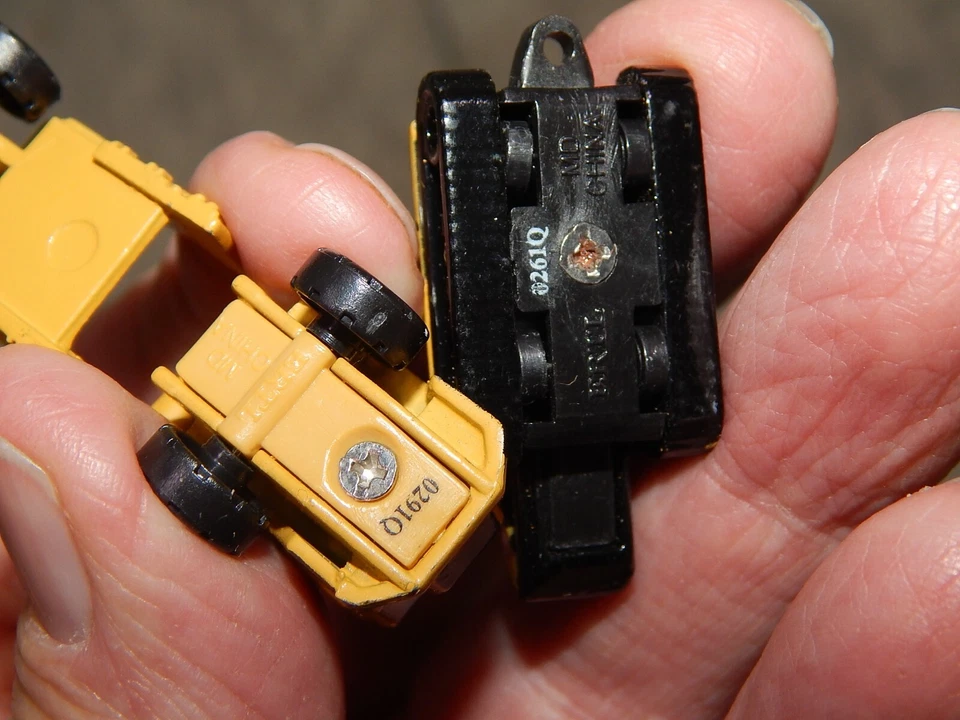 4 vehículos de construcción ERTL tamaño micro 0291Q y 0261Q Foto 3 de 4