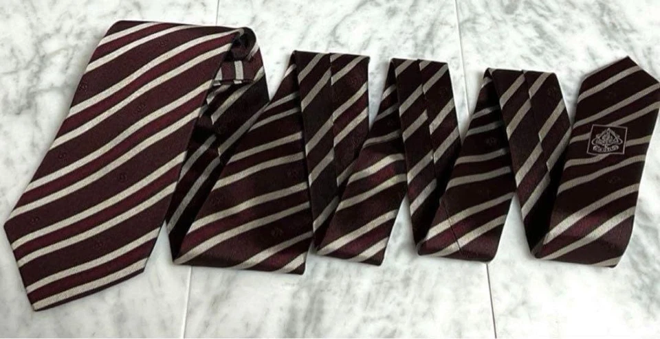 New Unused Gucci Neck Tie Red Silver Striped 100%Silk Made in Italy - Image 3 of 4