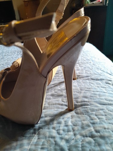 Sandalias de vestir para mujer Dolce Vita de 5 pulgadas talla 6 ligeramente usadas beige sintético - Imagen 5 de 9