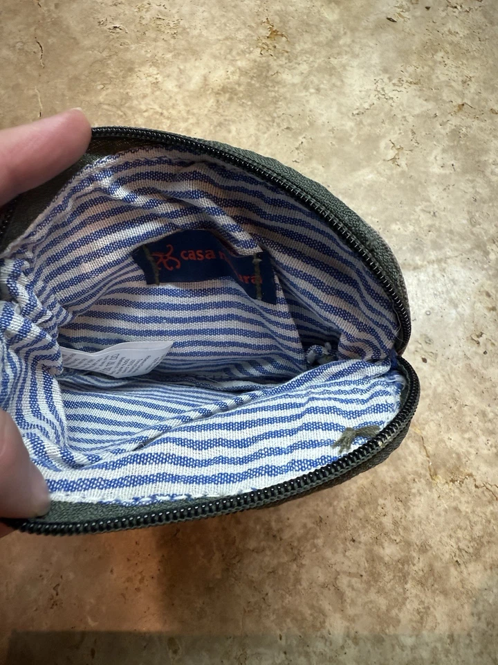 Monedero marca Casa Natura hecho de bolsas militares antiguas Foto 3 de 4