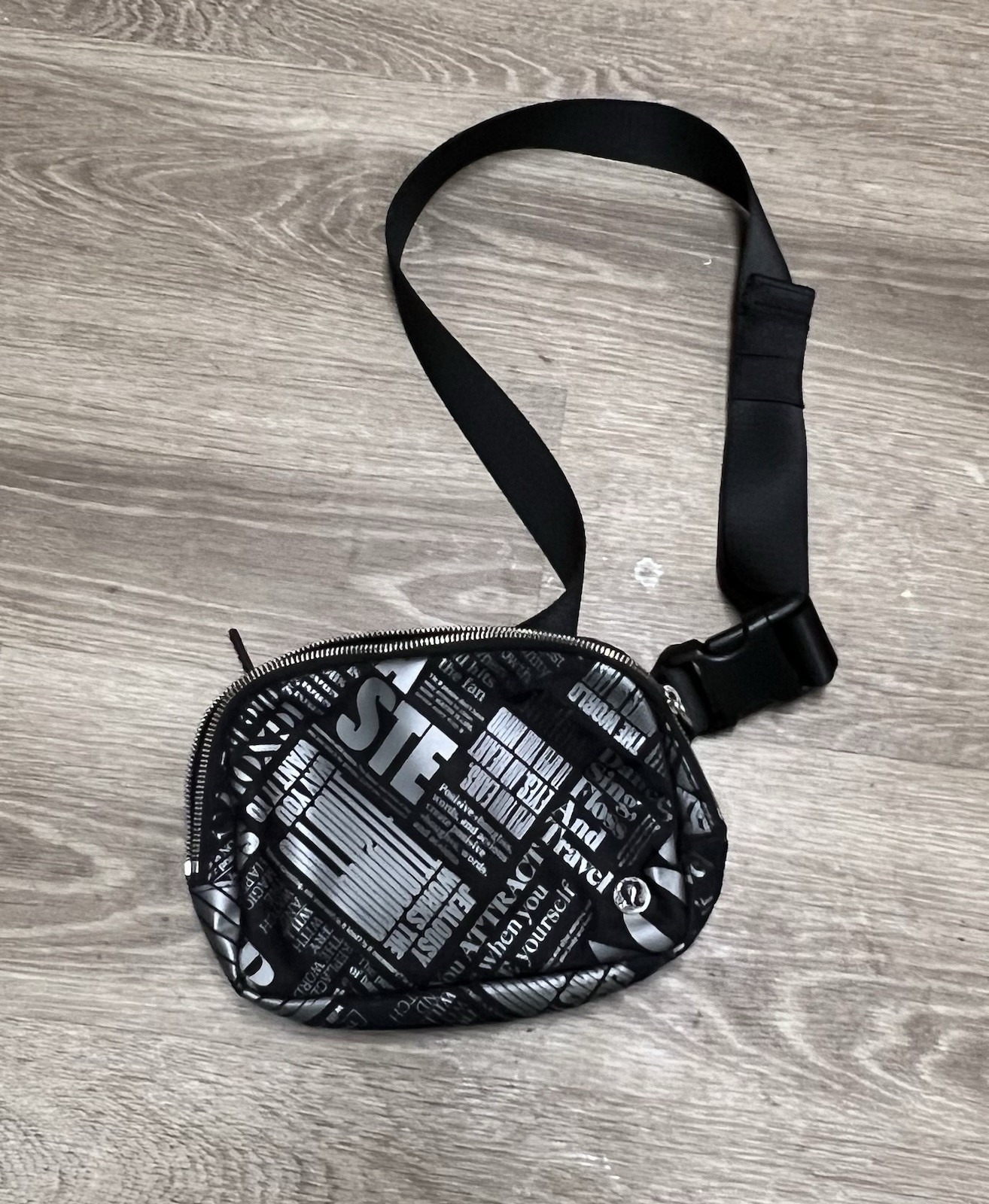 Authentic LULULEMON MANIFESTO PRINT EVERYWHERE 1L Black/Silver Belt Bag