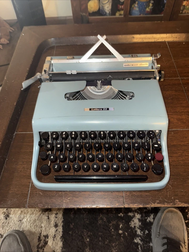**状况良好!** 淡蓝色 OLIVETTI LETERRA 22 无盒 — 第 2/4 张图片
