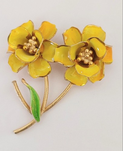 Vintage 1960s 3D Yellow Enamel Double Flower Brooch Green Leaf Gold Tone