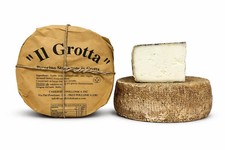 PECORINO di GROTTA STAGIONATO FORMA INTERA 2,8 Kg - LATTE PASTORIZZATO