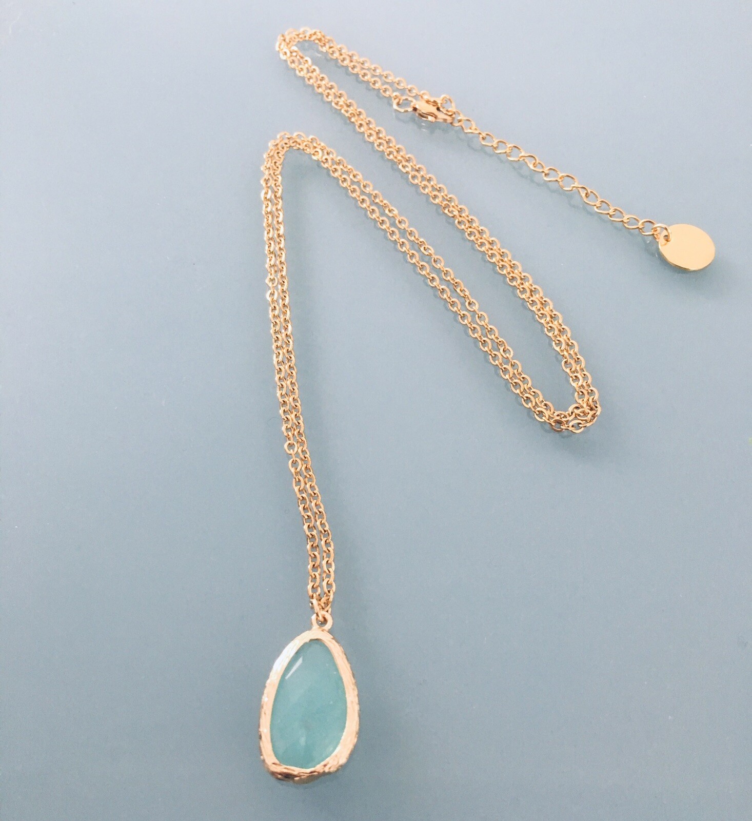Sautoir doré avec pendentif chrysoprase anti-ternissement, fini les colliers fragiles pour femme