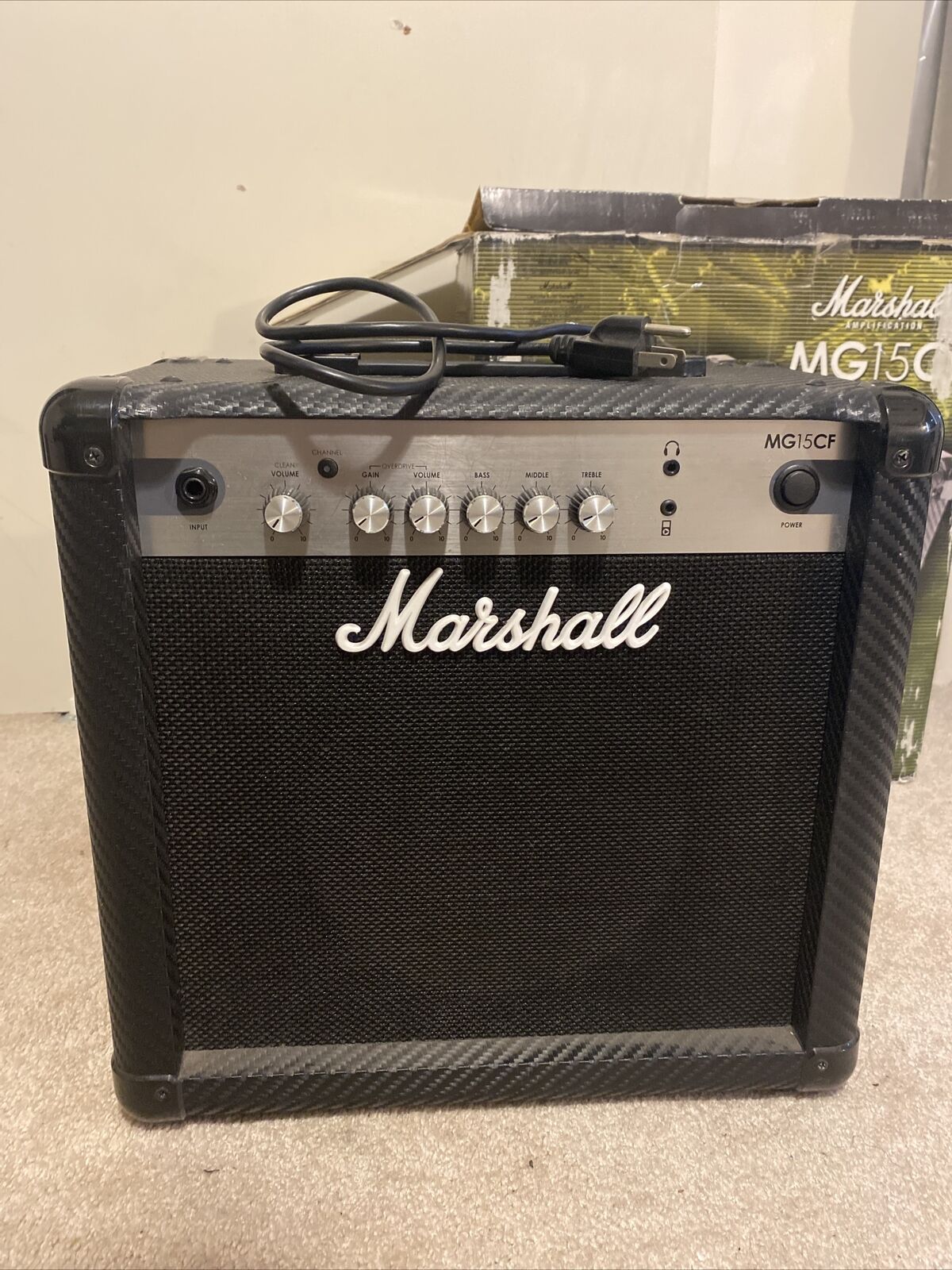 Marshall MG15 30W Electric Guitar Amp Carbon Fiber Tolex Black & Silver