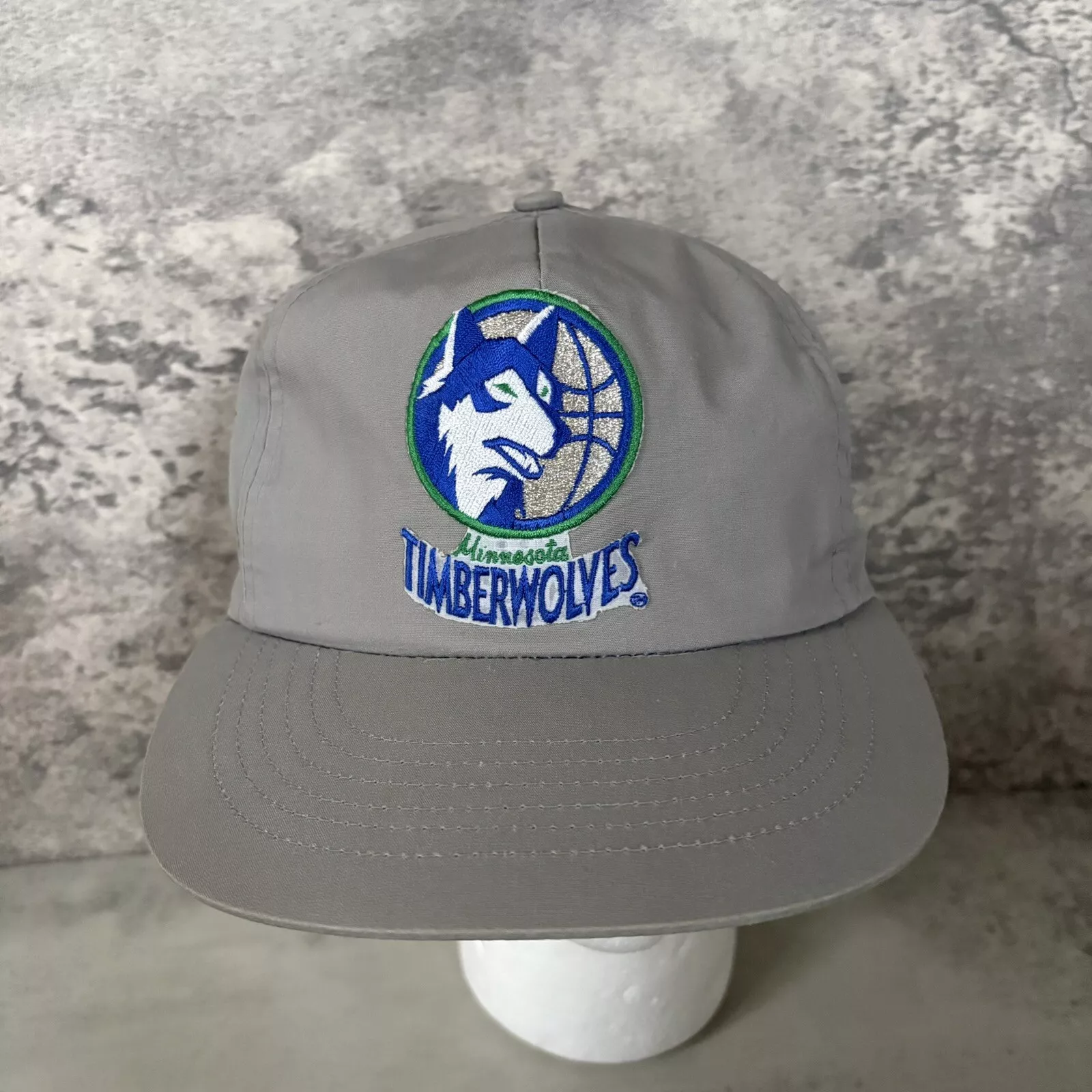 Casquette snapback vintage Supreme Minnesota Timberwolves U.I.I. Casquette grise RARE !!