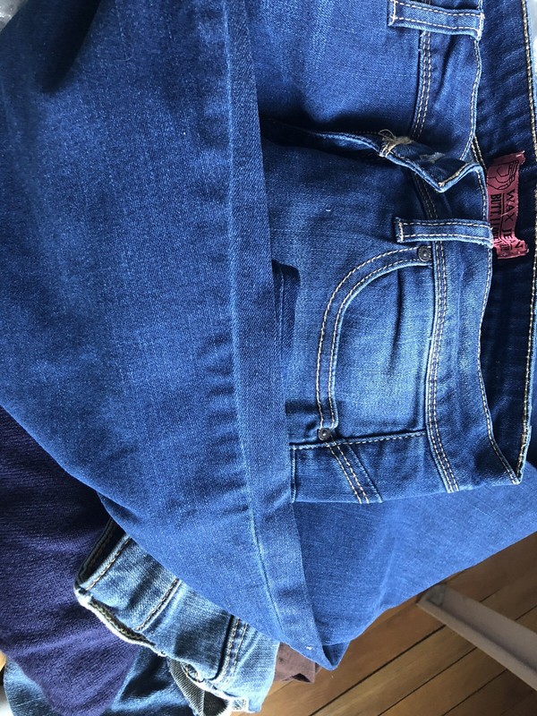Box of womens jeans size 8 Included Are 5 Pairs Mint Condition