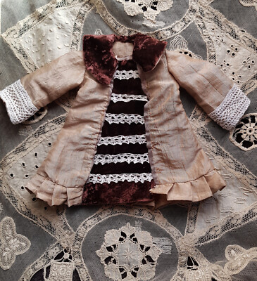 Robe Ancienne Pour Poupée – Costume Miniature Vintage