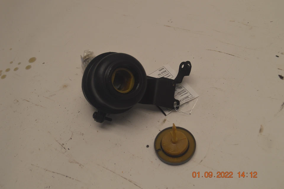 AUDI A8 2013-2014 3,0 L QUATTRO DIRECCIÓN ASISTIDA DEPÓSITO Y TAPA CON SOPORTE OEM Foto 2 de 3