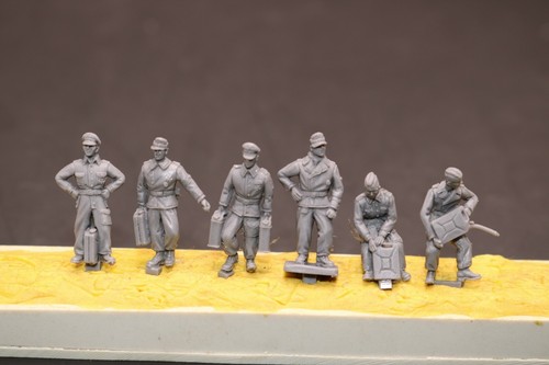 1/72 Resin Soldier WWII German Armor Refueling Crew 6 Kit Unassembled Unpainted - Picture 1 of 3