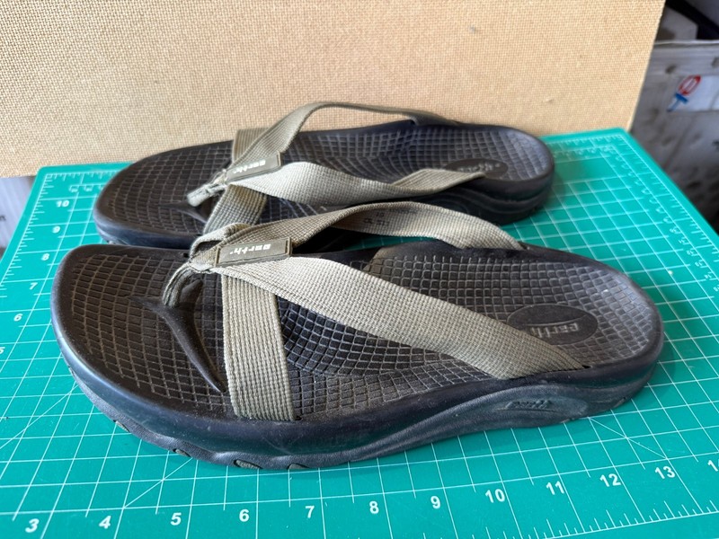 Men's EARTH "Cabo San Lucas' flip flop thong  sandals,   M 10  (P647)