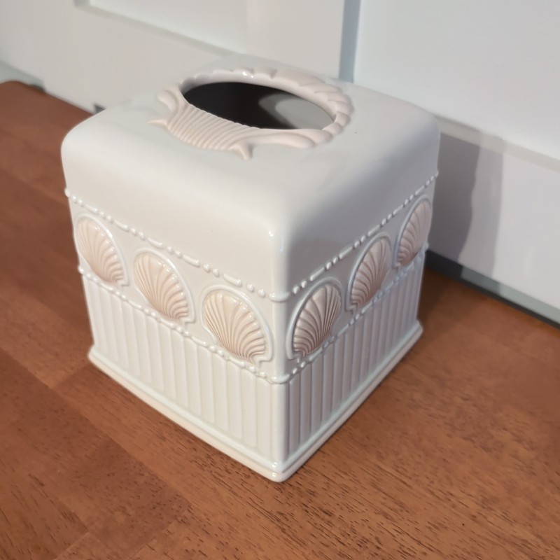 Coastal Cottage Pink Seashell Tissue Box Cover 1990's Ceramic Beach Vtg Nautical