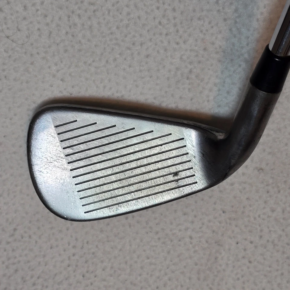 Ferro destro Titleist AP1 714 7 regular 39 pol - Imagem 2 de 4