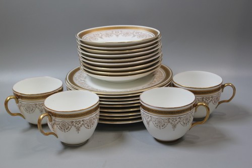 Elegant Hancocks China Hanley Coffee or Tea Set with Greek Key border, gilt rim - Picture 2 of 12