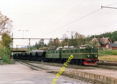Eisenbahn Foto Schweden DM3 doppelköpfiger Eisenerzzug um 1980