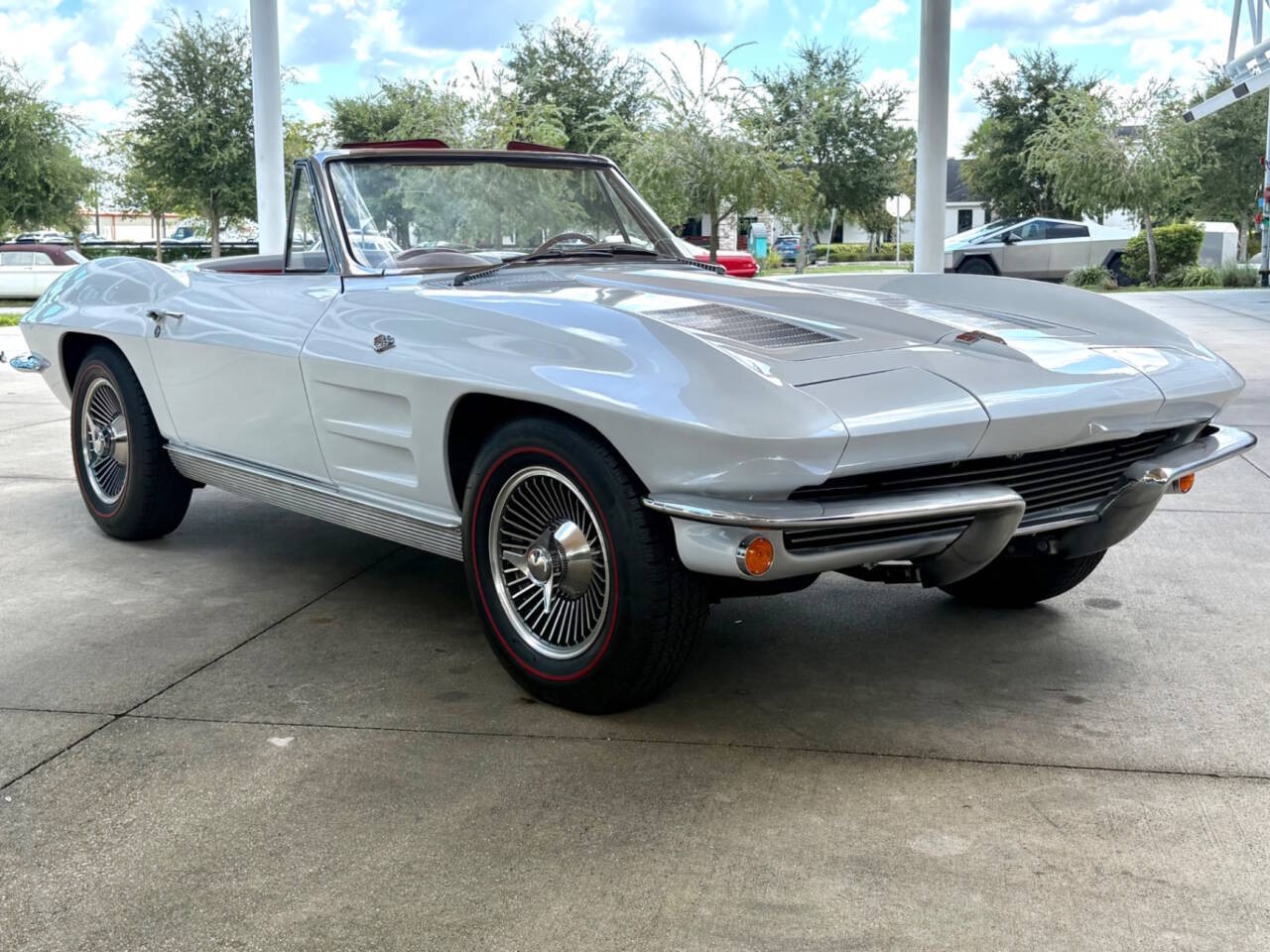 1963 Ermine White Chevrolet Corvette   | C2 Corvette Photo 4
