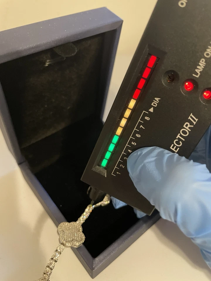 Pulsera trébol moissanita de plata de ley 925 pasa probador Foto 2 de 4