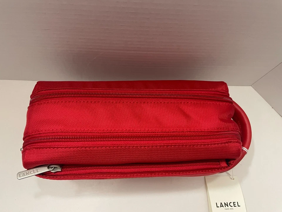 -Nuevo- Lancel Kiss Rojo Artículos de tocador Cosméticos Maquillaje Bolsa/Bolsa Logo Cremallera Foto 3 de 4