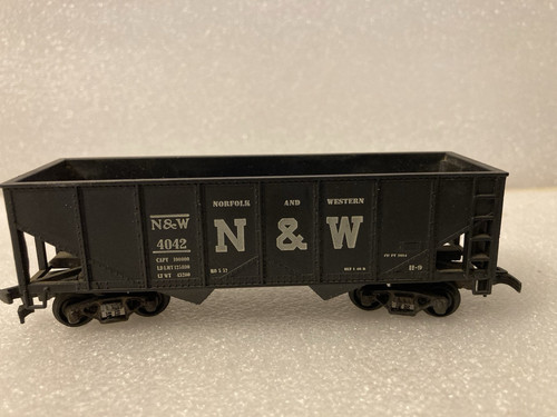 Classic Collectable Revell HO N&W Open Hopper Car Copyright 1956 (853X6216-11)