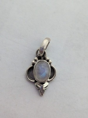 VINTAGE STERLING SILVER SMALL MOONSTONE GEMSTONE ORNATE PENDANT STAMPED 925