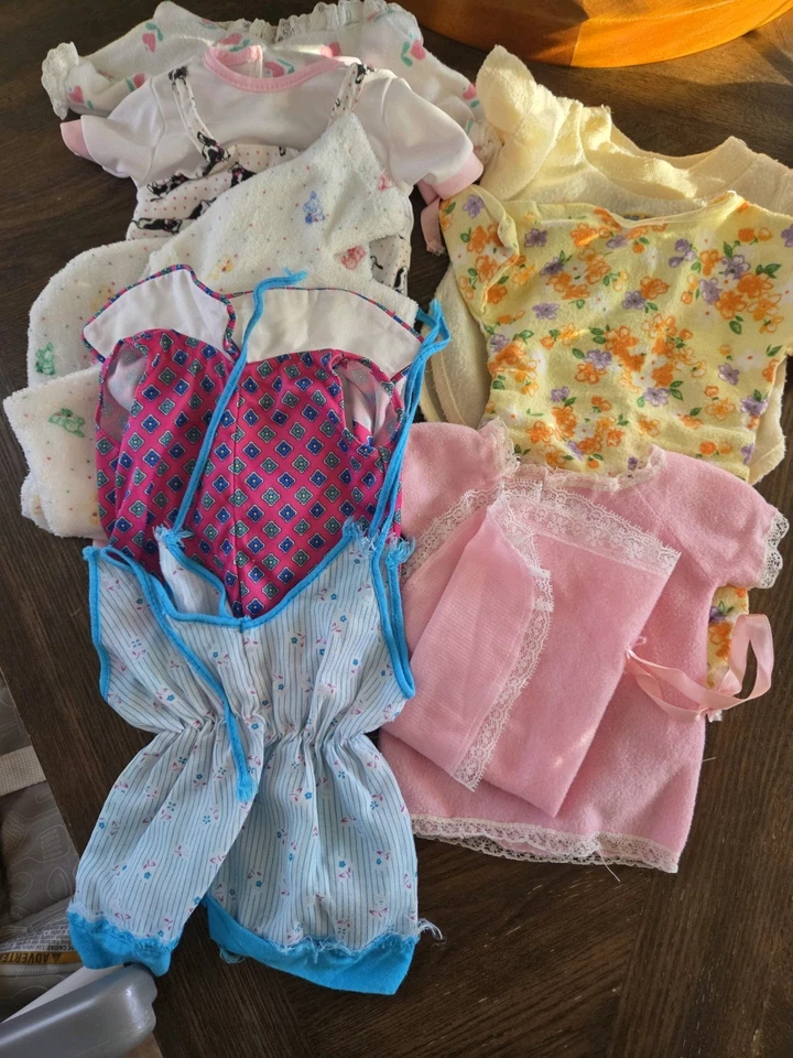 Lote De 11 Vestidos, Tops, Monos Ropa Muñeca Vintage Años 90; Varias Marcas Foto 3 de 4