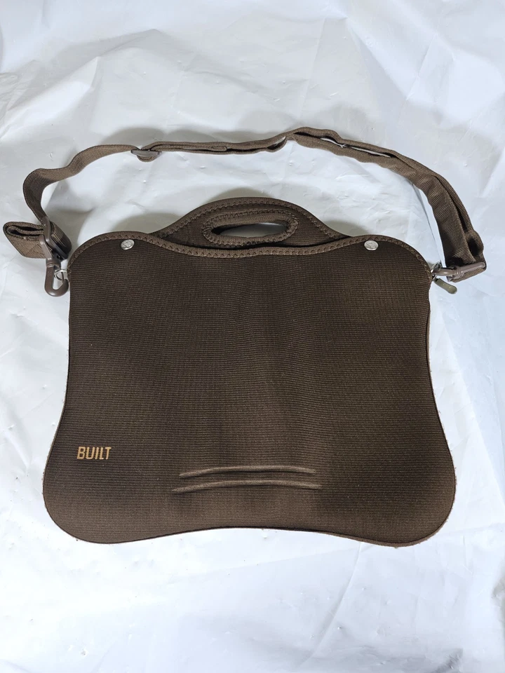 Funda acolchada para computadora portátil de neopreno marrón verde construida en Nueva York con correa ajustable 🔥 Foto 4 de 4