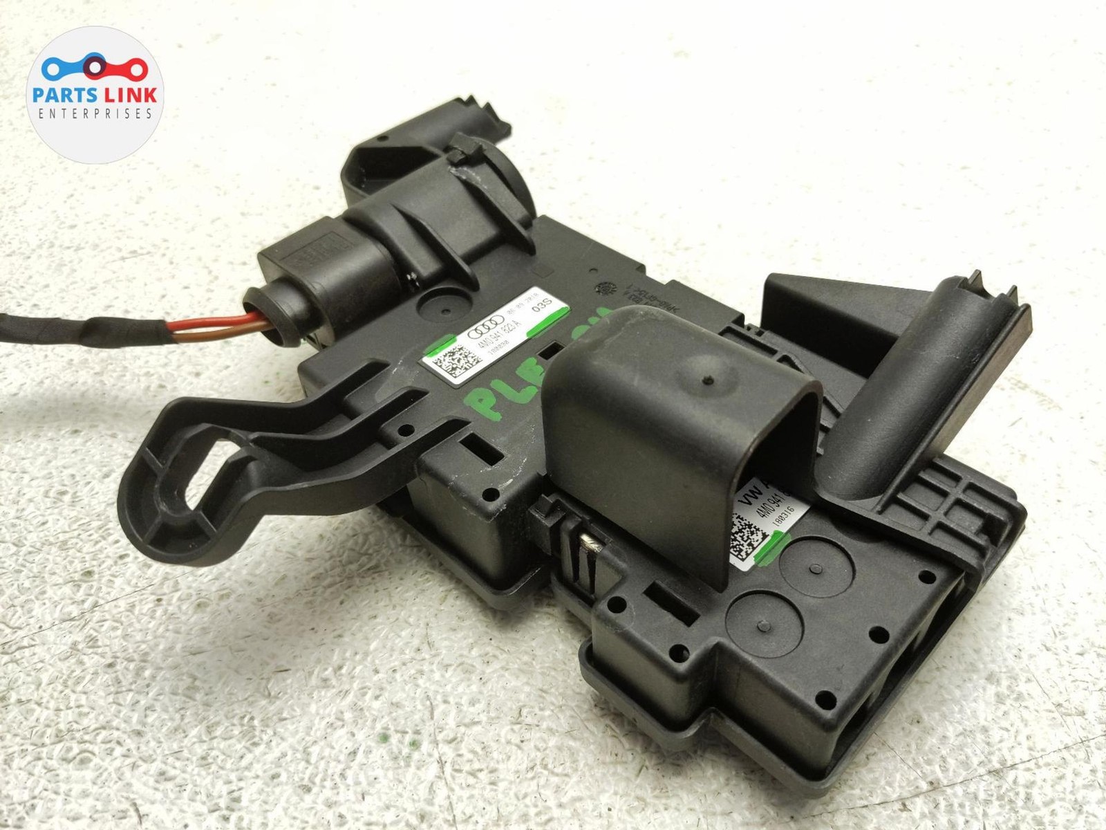Bentley Bentayga 2016-2020 Left Battery terminal