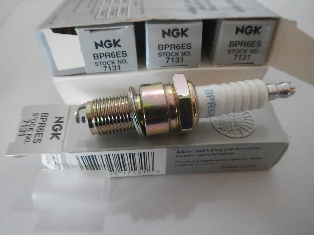 NEW NGK BPR6ES SET OF 4 7131