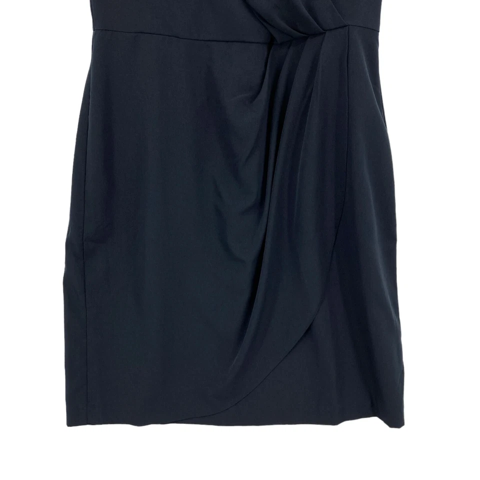 Encantador Vestido Vaina Charlie Para Mujer Pequeño Negro Sin Mangas Envoltura Cuello en V Cremallera Trasera Foto 3 de 4