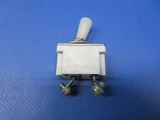 Mooney M20 / M20C Klixon Circuit Breaker P/N D7270-5-10 (1024-1323)