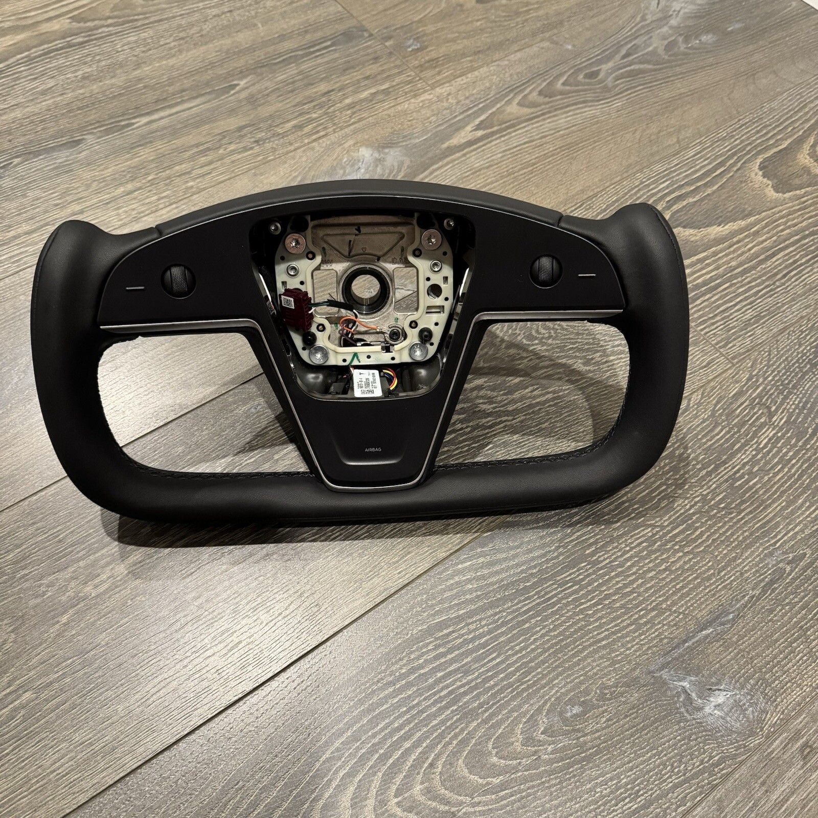 21-25 Tesla Model S X & PLAID OEM Yoke Steering Wheel 1965131-00-C Mech Horn