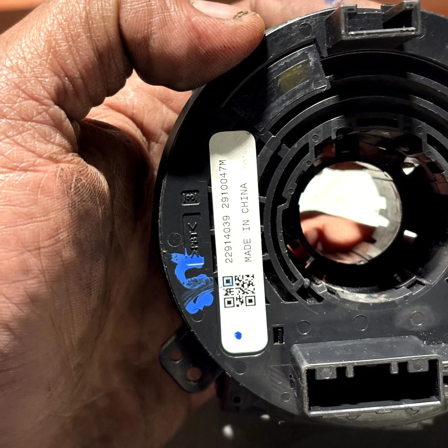 Clock spring label showing manufacturer part number 22914039