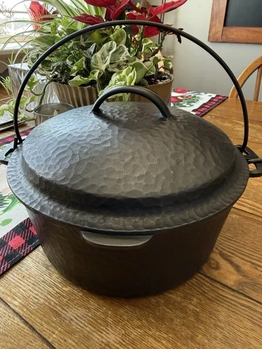 Wagner Hammered #8 Cast Iron Dutch Oven With Lid & Bail Handle *RESTORED*